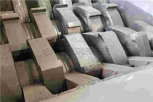 為什么撕碎機(jī)刀具的轉(zhuǎn)動(dòng)方向不一樣？